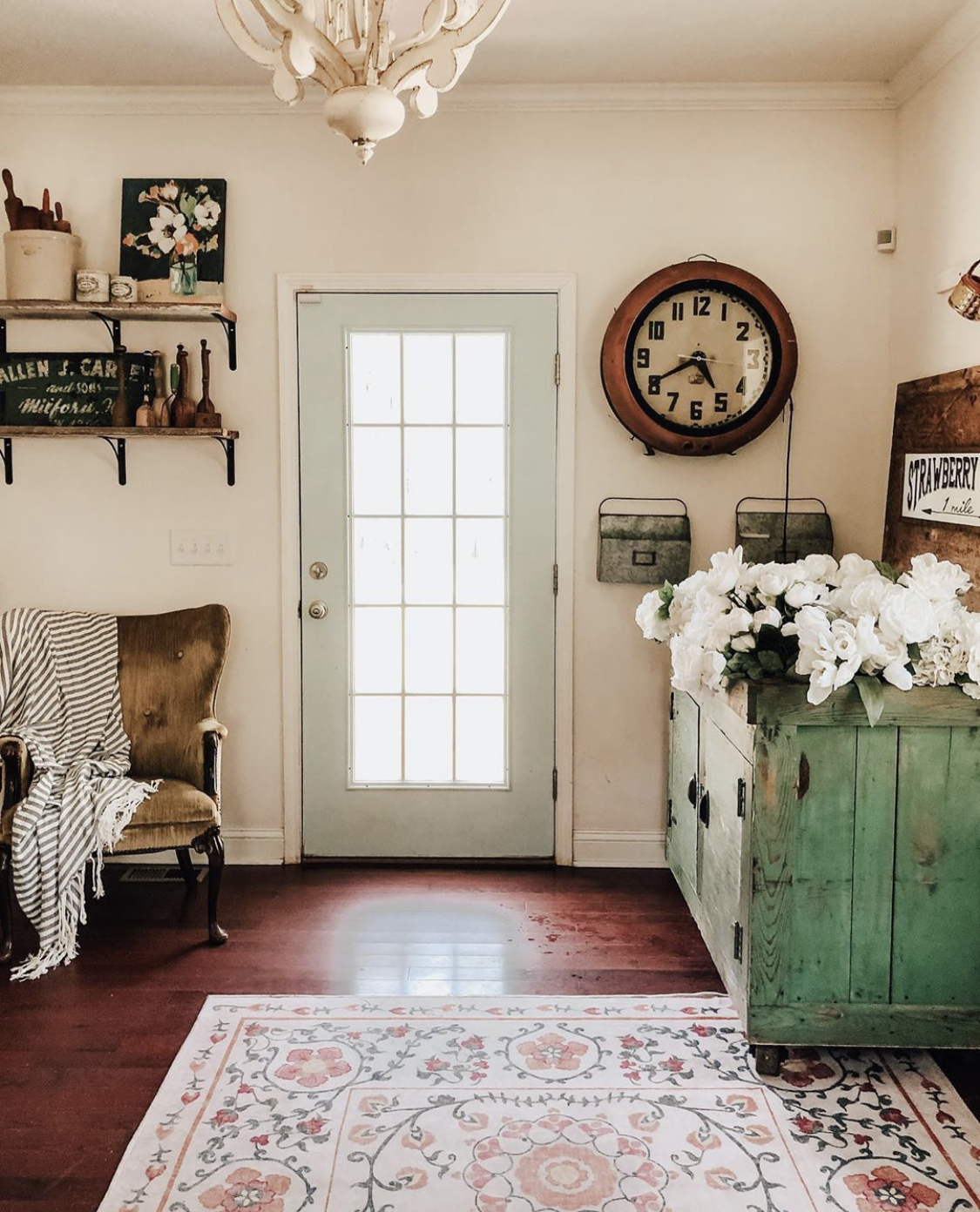 A sitting area in the kitchen nook.