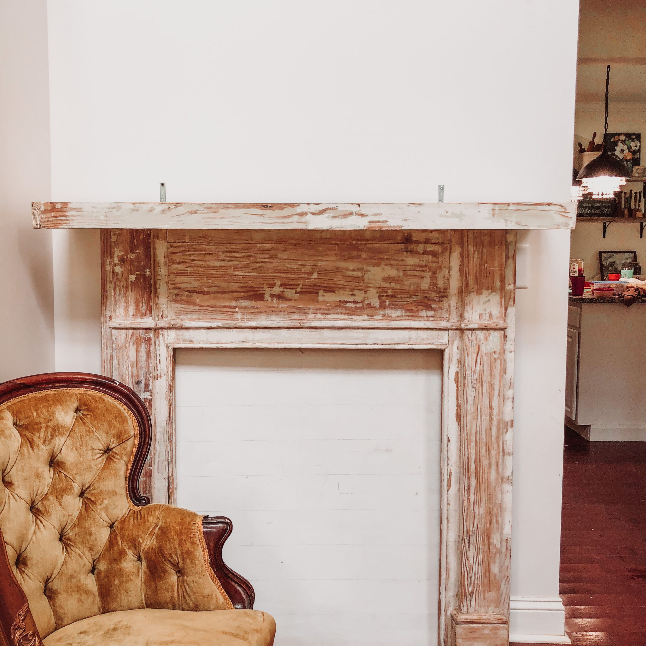 how to decorate a mantel