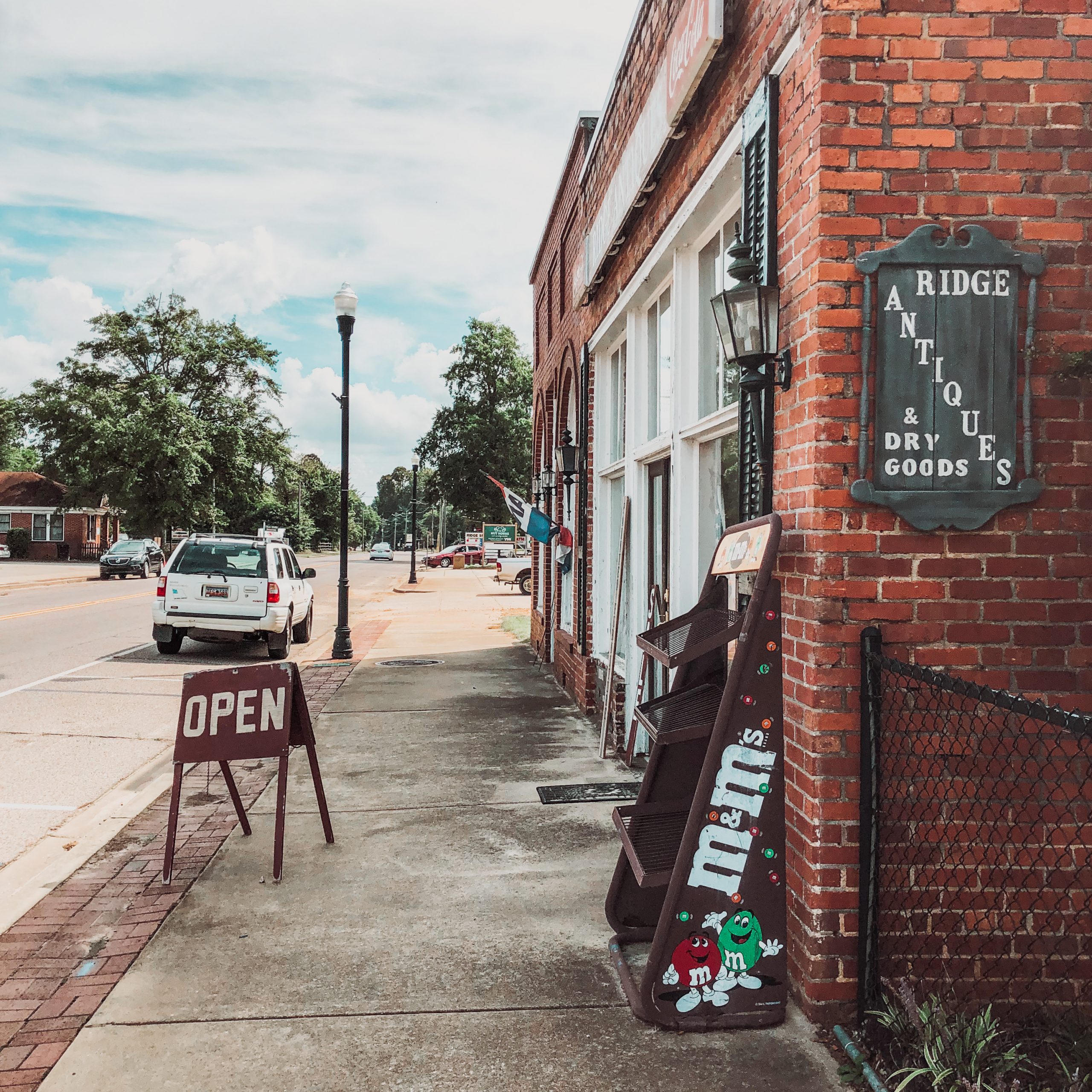 Ridge Antiques outside